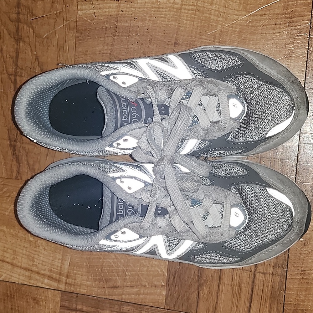 Brand New Balance  Sneaker Grey and White Sneaker Boys Size 2